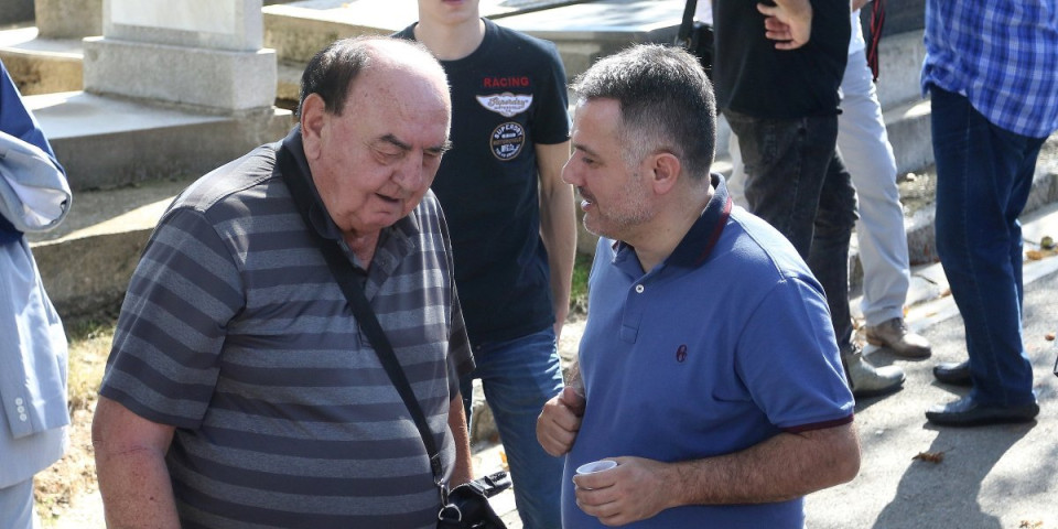 "Mnogo sam se umorila, izvini. Čuvaj mi decu!" Borina žena se ubila u beogradskom parku, a oproštajno pismo ga proganjalo do smrti!