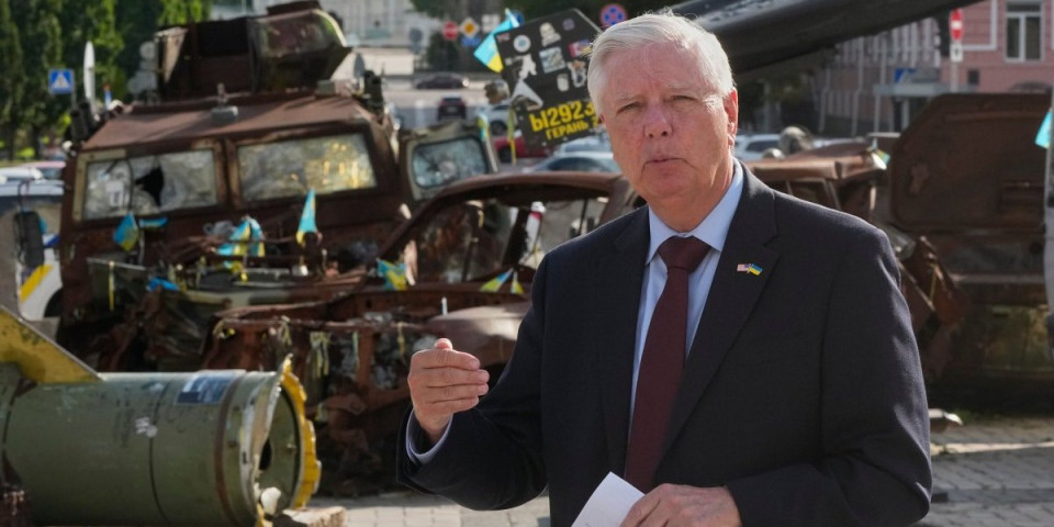 Izraelac zapalio svet! Rusi otrovali Lindzija Grejema u Ukrajini?! "Dok je bio u vozu..."