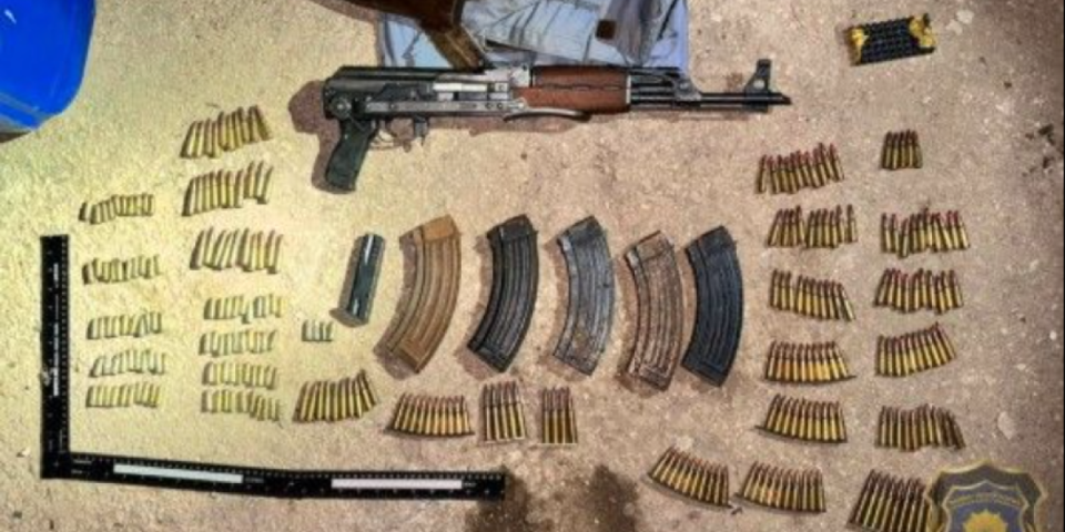 Kokain, marihuana, "zolja", automatska puška, bombe: Velika akcija policije u prestonici, zapljenjeo 4,5 kg droge i ozbiljna količina oružja