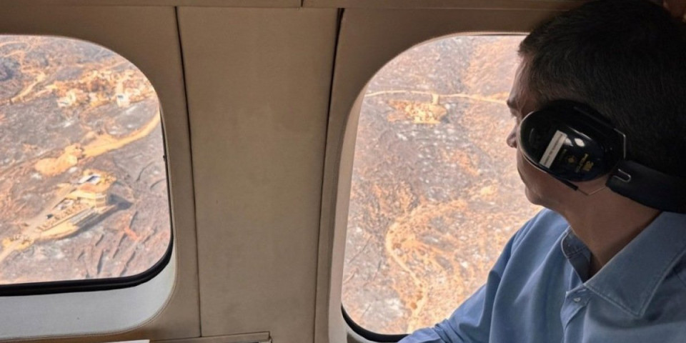 Sančez van sebe dok iz aviona gleda strahotu! Prizori uništenja obilaze svet nakon katastrofe u Španiji (FOTO)