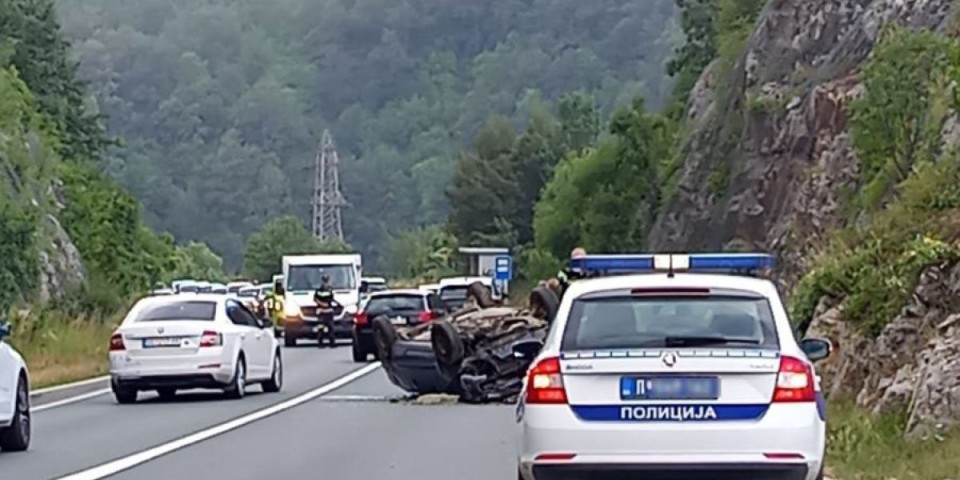 Automobil smrskan kao konzerva: Detalji nezgode na Zlatiborskom putu (FOTO)