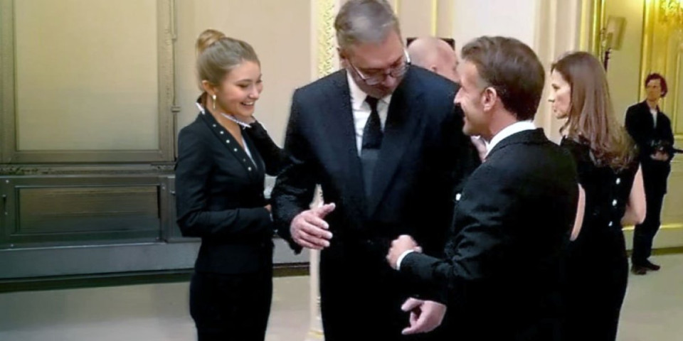 Predsednik Vučić poslao brutalnu poruku iz srca Francuske: Dosledno štitimo našu zemlju (FOTO)