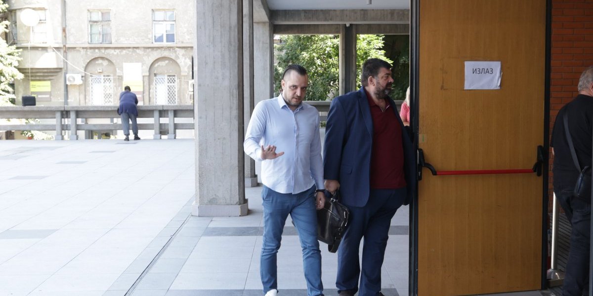 Zoran Marjanović u pratnji advokata