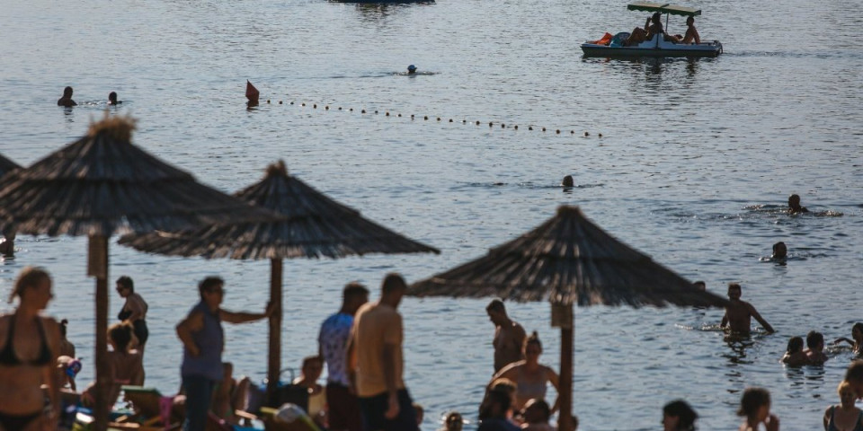 Niste znali da postoji ovako nešto: Pet jezera u Srbiji koja su prava letnja oaza