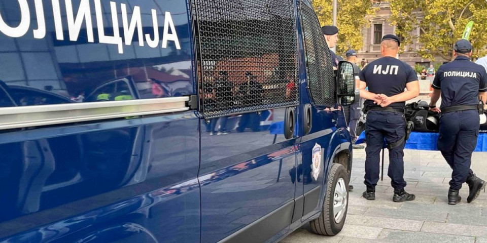Neverovatno! Mladić (20) krio drogu na ovom mestu: Policija upala u dvorište kod Novog Bečeja, nađena 52 paketa narkotika