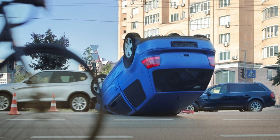 Strašan udes kod Mostara: Automobil na krovu, Hitna pomoć odmah izašla na lice mesta