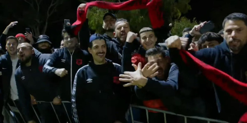 Albanci razbesneli Srbe! Pokazali dvoglavog orla, pa izbila tuča na terenu (VIDEO)
