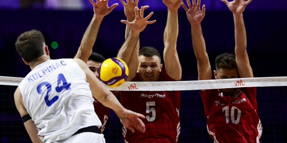 Hladan tuš za Srbiju! Turci deklasirali "orlove", Arena zanemela nakon poraza