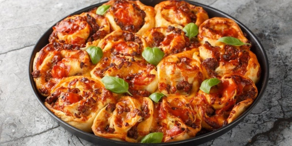 Recept za pica pecivo koje svi obožavaju: Hrskava korica, mekana sredina i bogat nadev