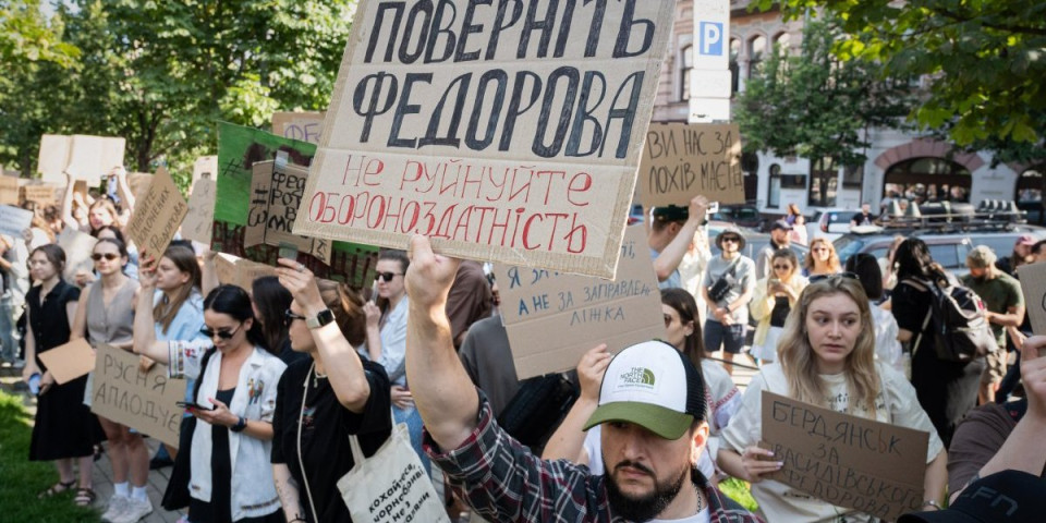 Protesti u Kijevu zbog šok poteza Zelenskog: Ukrajinci besni, ovog čoveka mu neće oprostiti! (VIDEO)