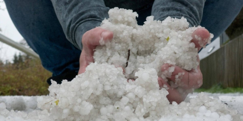Apokalipsa u Srbiji: Podivljalo nevreme nosi sve pred sobom, ovi delovi su pod vodom i gradom (VIDEO)