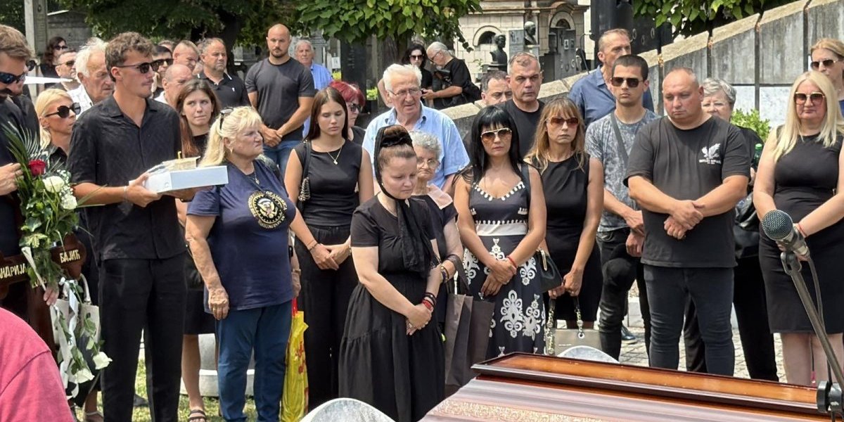 Mala Cana na sahrani Andrije Bajića