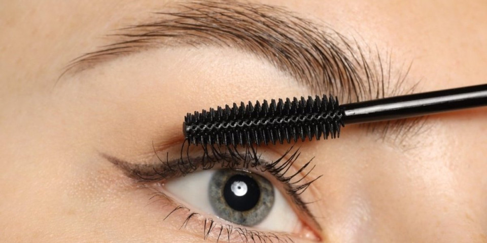 Viralni trik od 5 sekundi: Trepavice izgledaju duplo gušće bez veštačkih dodataka (VIDEO)