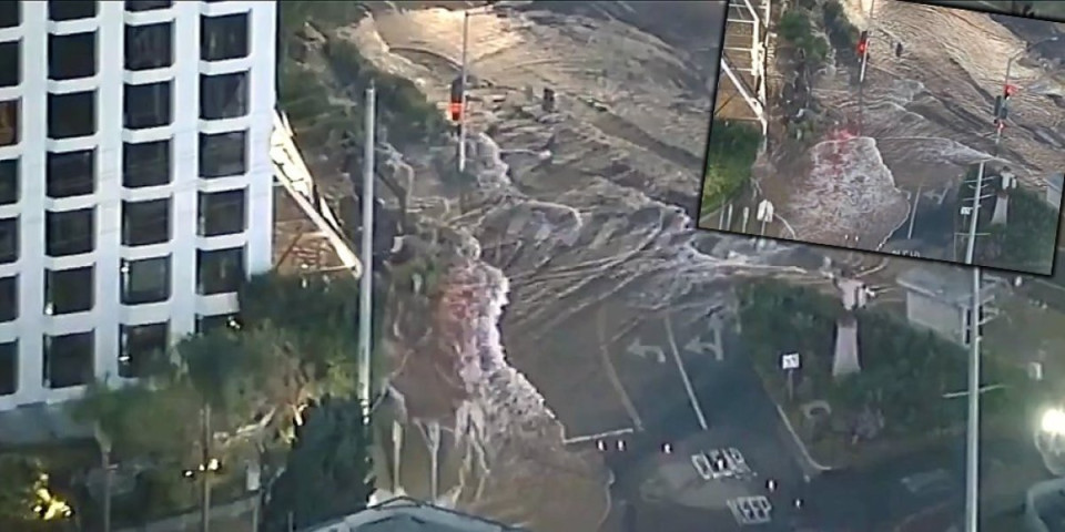 Iznenadna katastrofa zarobila grad: Ulice se pretvorile u divlje reke, ljudi upali u zamku pod zemljom (VIDEO)