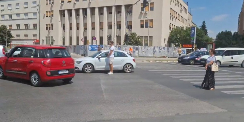 Teror šačice jada u Novom Sadu! Blokaderska elita se ponovo iživljava nad narodom! (VIDEO)