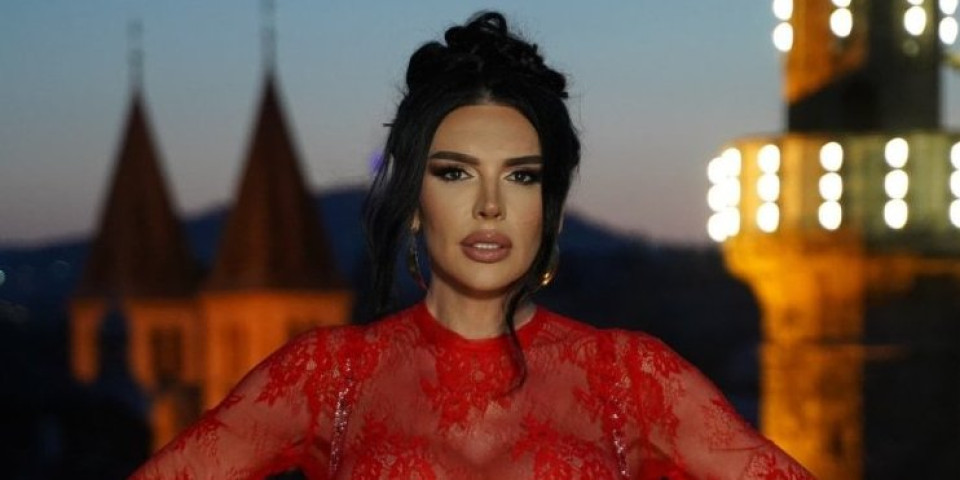 Elektra Elit se oprostila od svih: "Vreme je da se rastanemo"