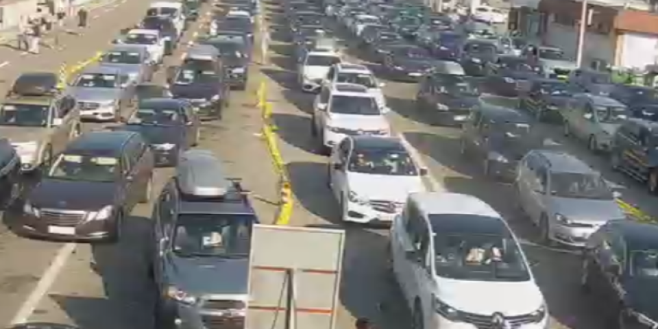 Haos na granicama! Kilometarske kolone već od jutros, vozači čekaju satima - Ovde je trenutno najkritičnije (FOTO)