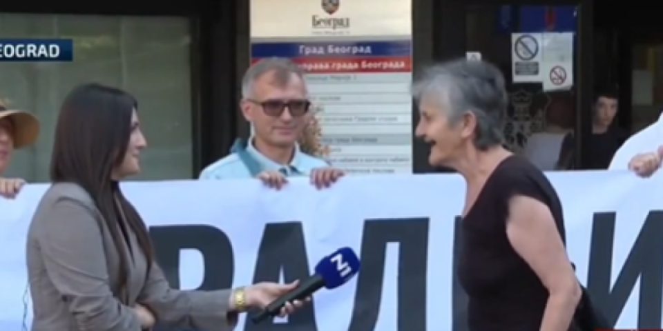 Patosirani! Baka jednom rečenicom rasturila blokadere, ostali da mucaju u ladovini (VIDEO)
