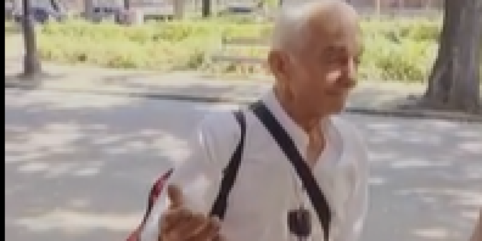 Horor i divljaštvo u Subotici! Propali blokader taksista pljunuo deku samo zato što podržava SNS! Šta je ovo, ljudi?! (FOTO/VIDEO)