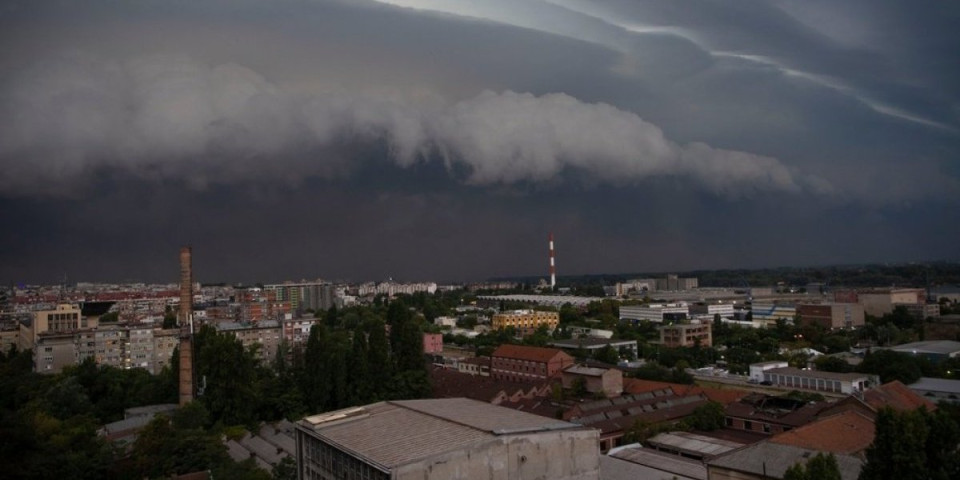 Pakao se premešta dalje kroz Srbiju! Nevreme već protutnjalo zapadom zemlje, grad i olujni vetar sada jure ka ovim okruzima
