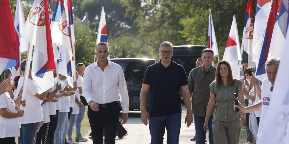 Vučić saopštio sjajne vesti! Od 1. avgusta jeftiniji lekovi, u septembru velike isplate penzionerima i novac za borce i socijalno ugrožene