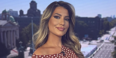 Sveže razvedena mami na greh - Cice naše vrele voditeljke se prelivaju u bikiniju (FOTO)