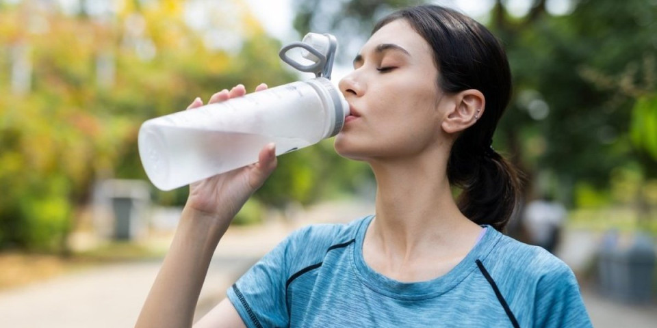 Pijete premalo ili previše vode? Nutricionisti otkrivaju idealnu količinu za vaše telo