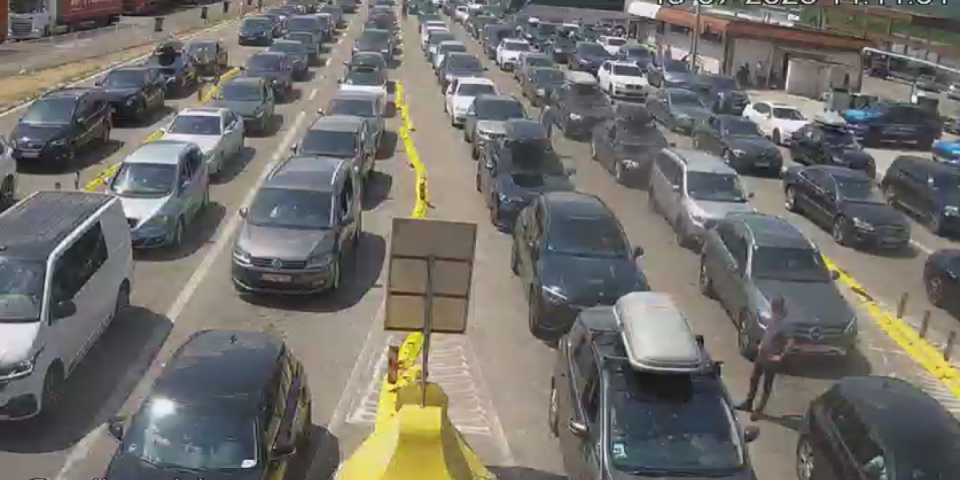Pakao na putu za more! Potpuni kolaps na granicama, na Evzoniju se stoji satima, a pogledajte šta se dešava kod Dimitrovgrada! (FOTO)