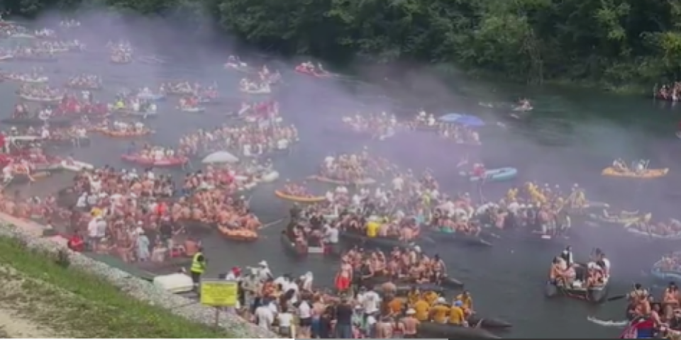 Najlepši splav Drinske regate: Šta to oči vide, šta to rekom plovi? (VIDEO)