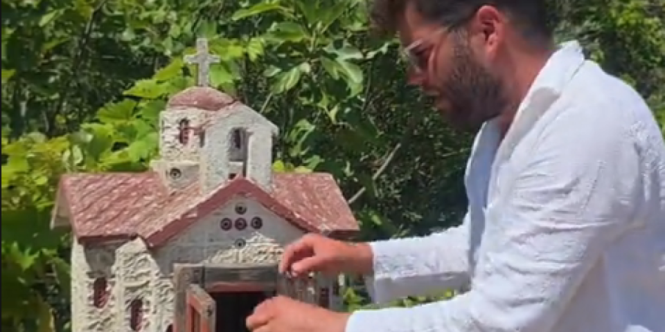Godinama ste prolazili pored njih, a niste znali šta znače: Naš teolog otkrio jezivu tajnu malih crkava pored puta u Grčkoj!