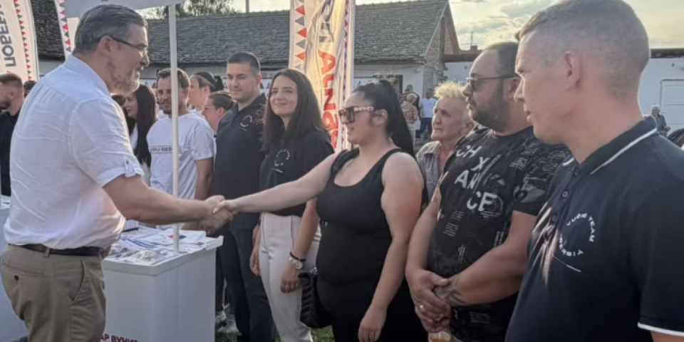 "Nećemo dozvoliti da nas dele, Srbija je najjača kada je jedinstvena!" Starović iz Kljajićeva poslao snažnu poruku (FOTO/VIDEO)