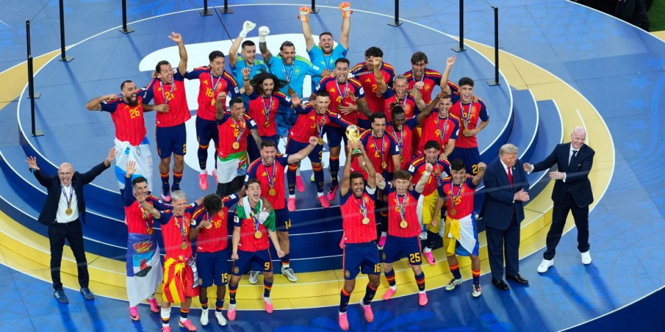 Špansko slavlje! Tramp krunisao novog šampiona sveta - "Furija" pokupila sve trofeje (VIDEO)