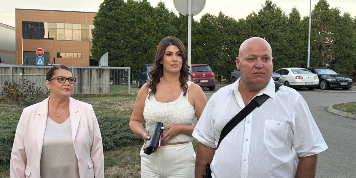 Asminovi roditelji i sestra