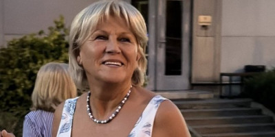 Majka Stanije Dobrojević (64) grmi na finalu Elite! Svi se okreću za Slavičinom suknjom (VIDEO)