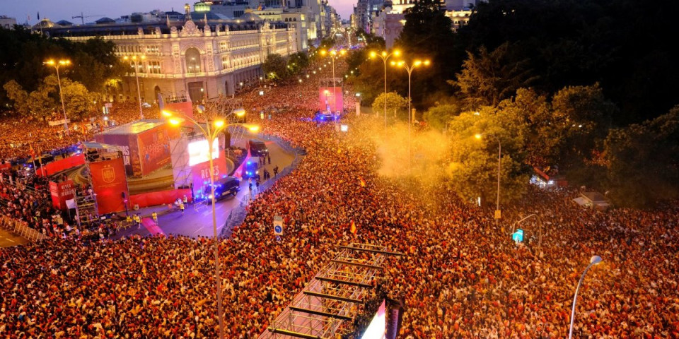 Scene iz Madrida obilaze planetu, ovo nikad niste videli: Dva miliona ljudi dočekalo prvake sveta