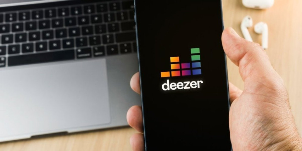 Dizer na udaru AI prevaranata: Polovina novih pesama je lažna, a evo šta radi tehnologija