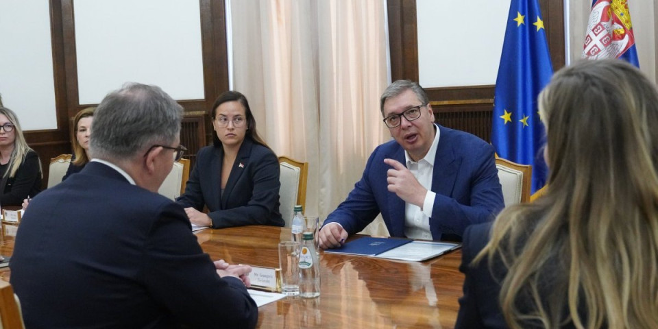 Još jedna potvrda za Srbiju! Oglasio se Vučić nakon sastanka sa delegacijom Evropske banke - ovo su detalji (FOTO)