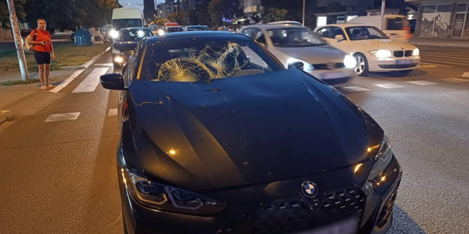 Drama u Novom Sadu: Mladić pretrčavao ulicu na crveno, naleteo BMW i oborio ga