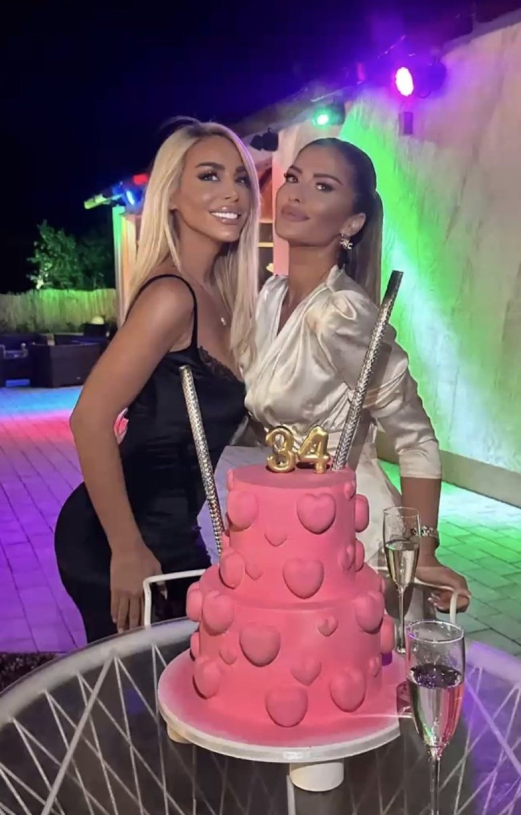 Vrelo, vrelije, Ana Radulović! Miljenica Srba proslavila rođendan - Niko nije mogao da odvoji pogled od lepotice