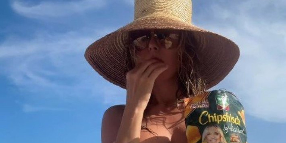 Snimila se gola u 53. godini: Grudi pridržava laktovima, bradavice jedva sakrila, pa sve to objavila na Instagramu