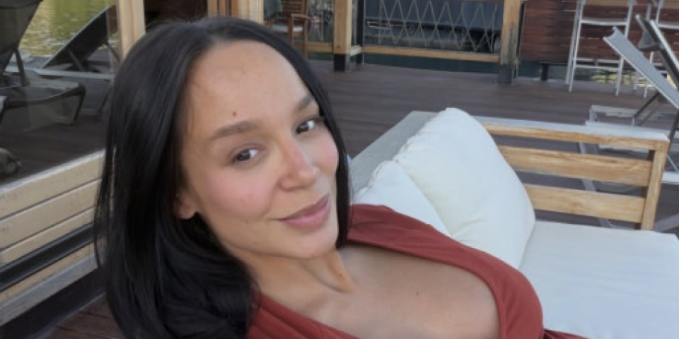 Edita pokazala oca svog deteta: Stigao u porodilište, a evo šta joj je sve doneo (FOTO)