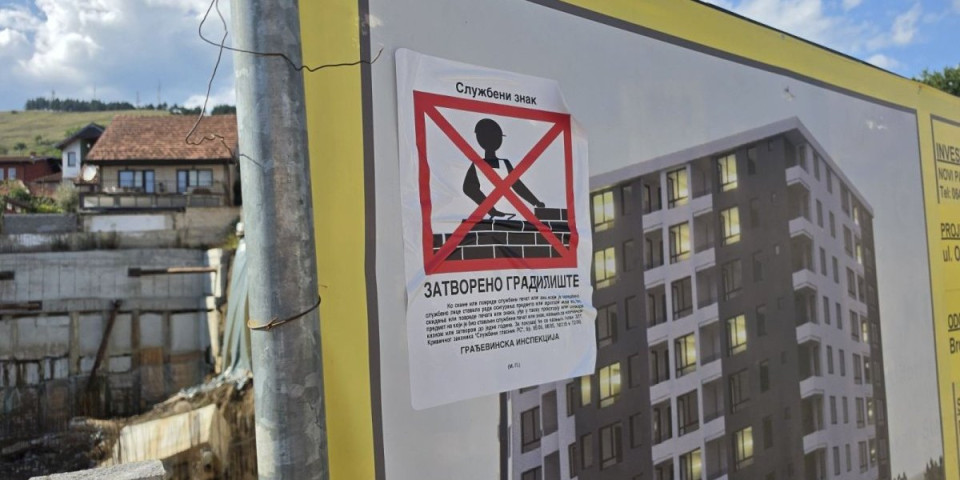 Drama u Novom Pazaru: Urušio se potporni zid na gradilištu u Karađorđevoj, inspekcija hitno zatvorila objekat i iselila komšije!