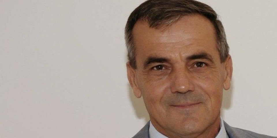 Skandal! Blokader sa liste pare od lažnog bolovanja skrckao u luksuzni džip - Kolege tvrde da ih maltretira