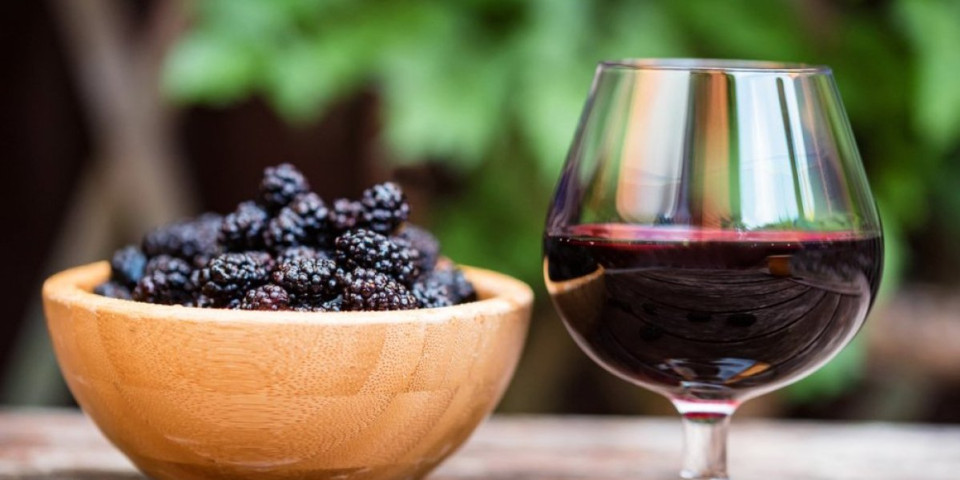 Domaće kupinovo vino: Recept od 2 sastojka koji se prenosi generacijama - Osvaja ukusom
