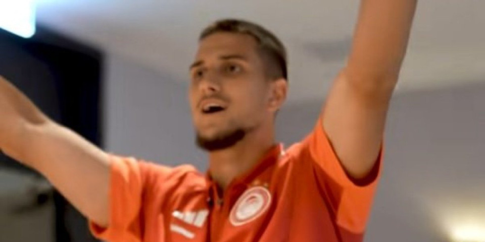 "Ej, od kad sam se rodio" odjekuje Pirejom: Šveđanin ustao pred saigrače i udario po Sinanu (VIDEO)