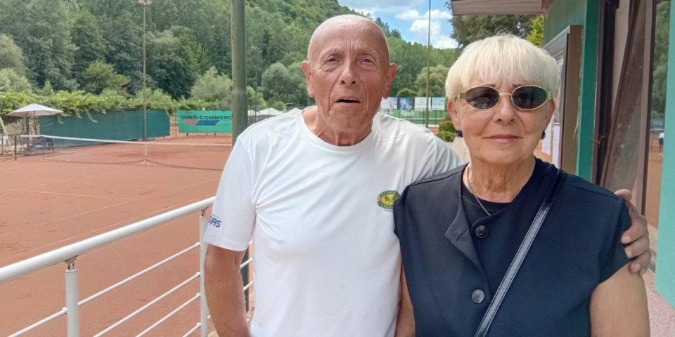 Nikad nije kasno! Bogomir u osmoj deceniji počeo da igra tenis, a nju krivi za sve