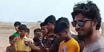 Bagerom zatrpali zagrljeni par: Šokantan snimak para obišao svet i podelio internet! (VIDEO)