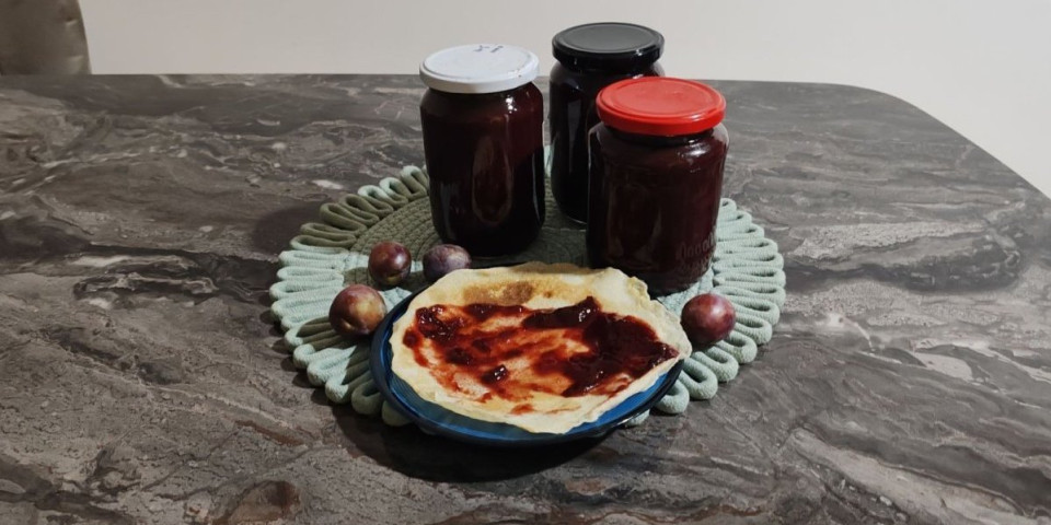 Bakin džem od šljiva pečen u rerni: Rezultat nas je potpuno oduševio (FOTO)