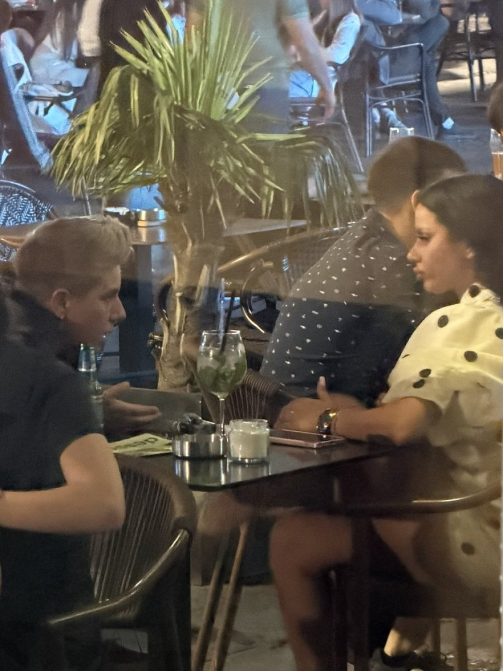 PAPARACO! Selo je se odreklo zbog afere s ženom! Matora i Dragana nastavile po svom - Ceo grad ih gledao