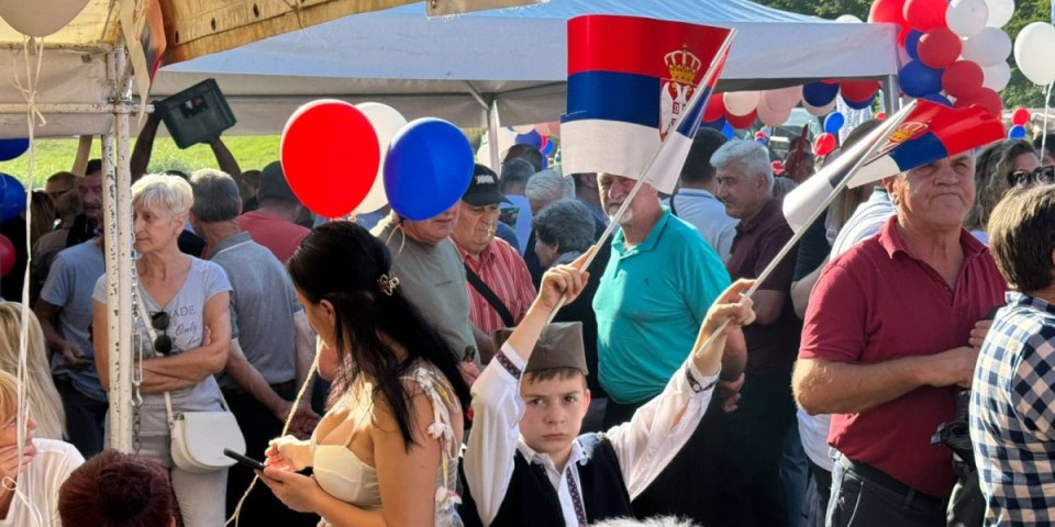 Podrška stiže sa svih strana! Građani širom Srbije uz listu "Aleksandar Vučić - Ujedinjena Srbija" (VIDEO)